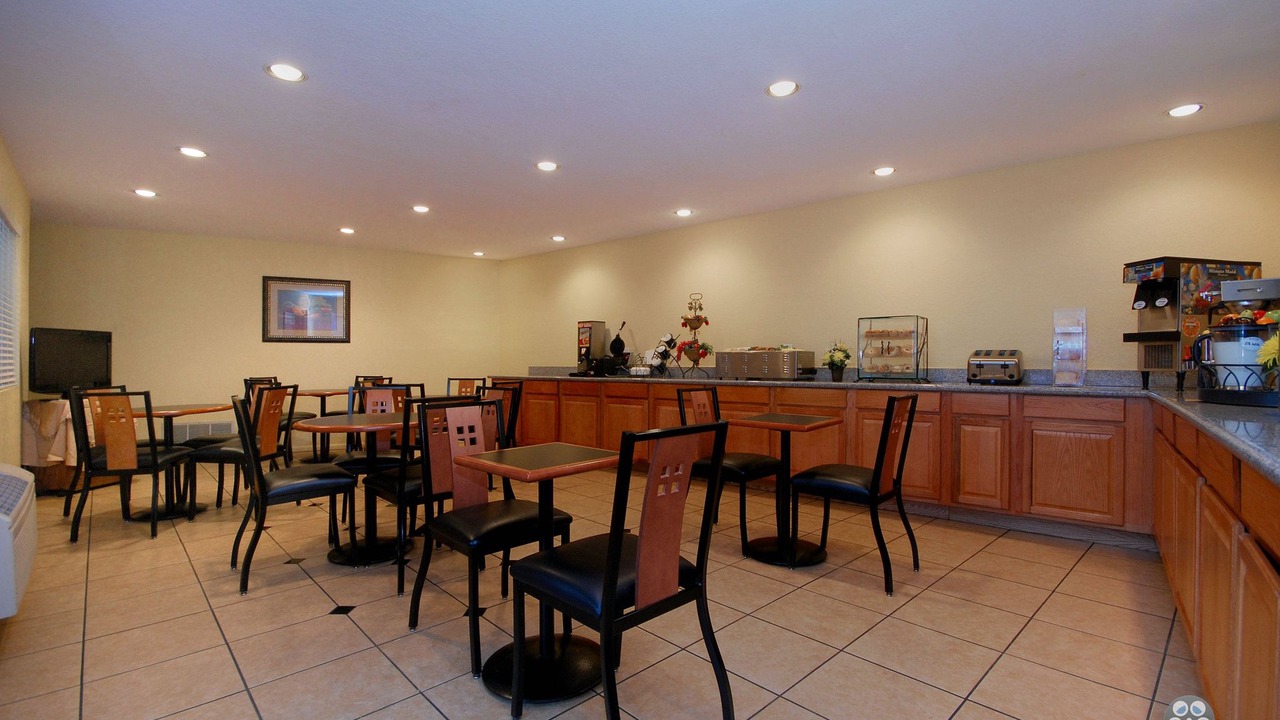 Photo of Livingroom in Center