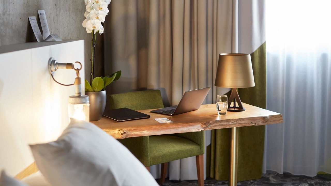 Photo of Others in Valence