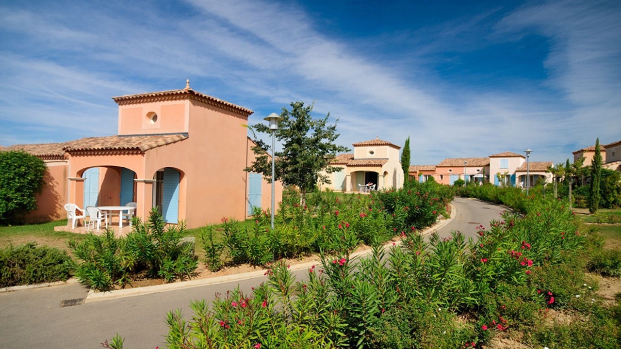 Photo of Buildings in Homps
