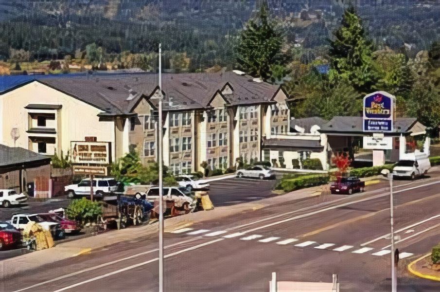 Photo of Buildings in Cascade Locks