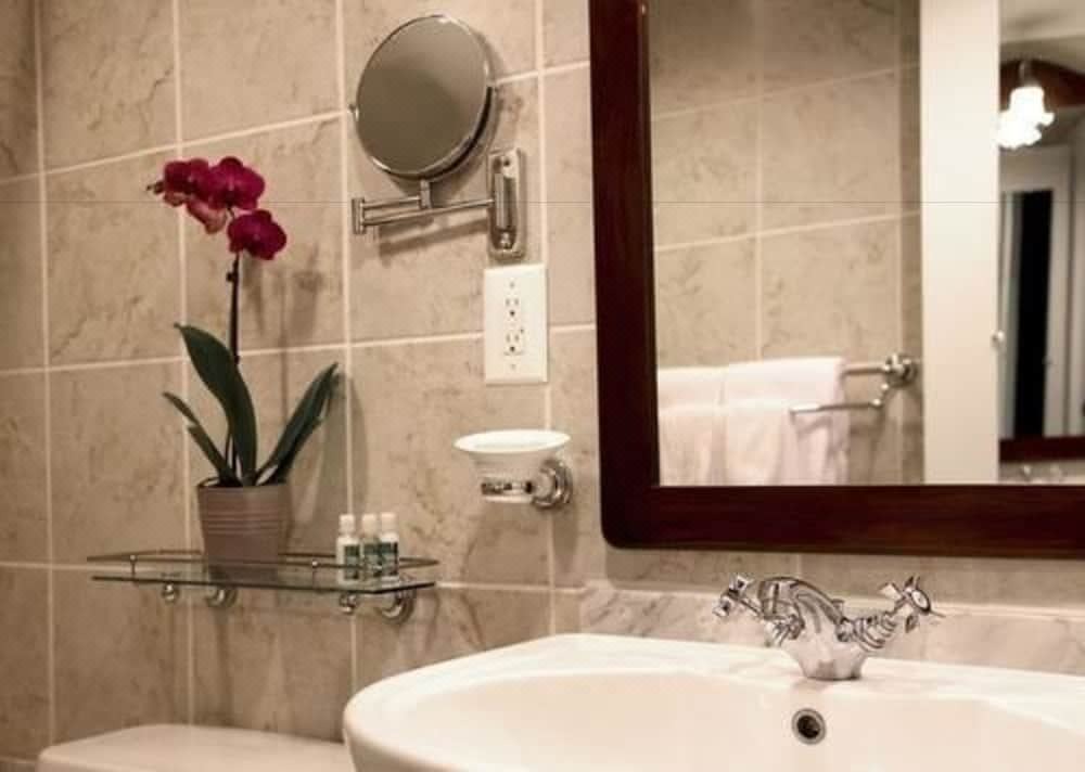 Photo of Bathroom in Logan Square