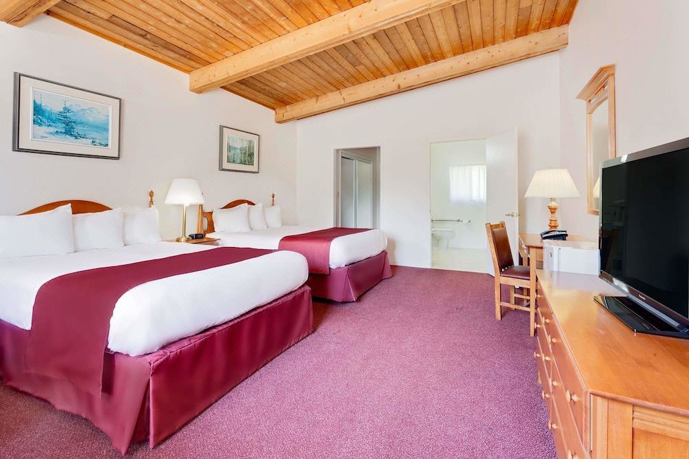 Photo of Bedroom in Gananoque