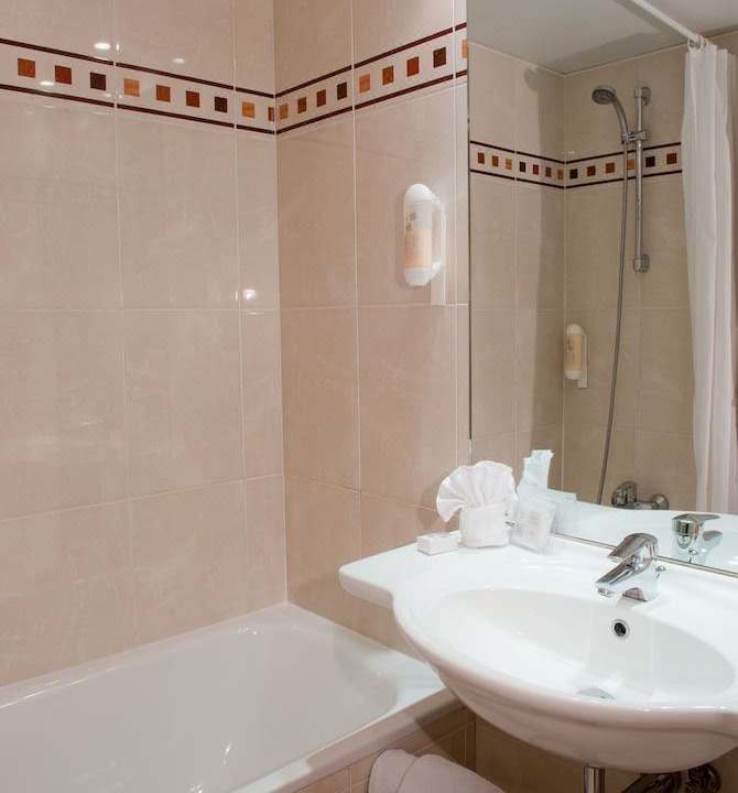 Photo of Bathroom in Quartier de la Plaine-de-Monceaux
