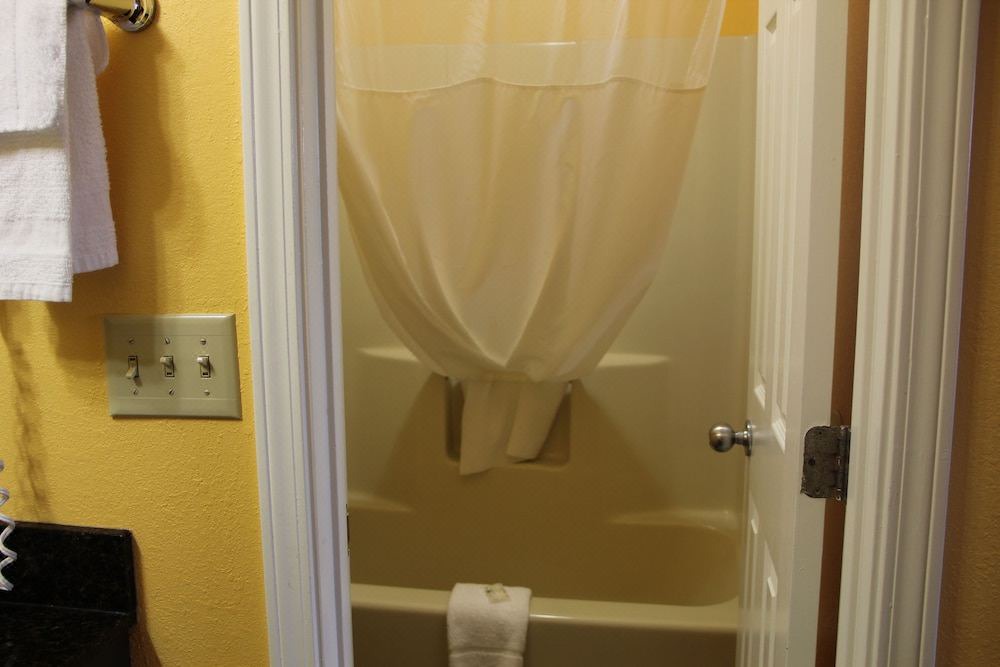 Photo of Bathroom in Albertville