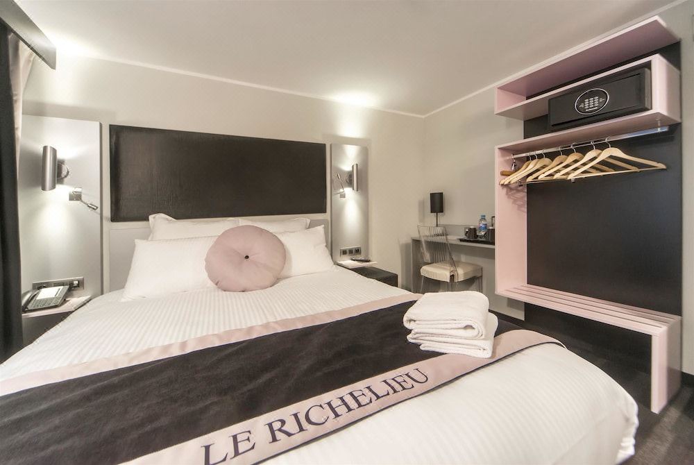 Photo of Bedroom in Jules Ferry - Recamier