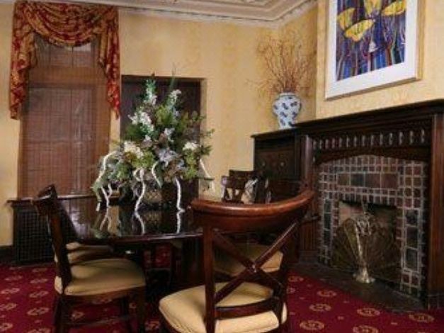 Photo of Livingroom in University Circle