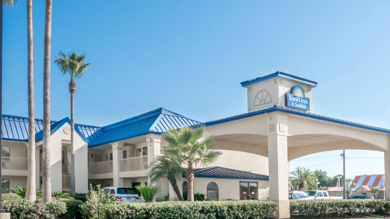 Photo of Buildings in Winnie