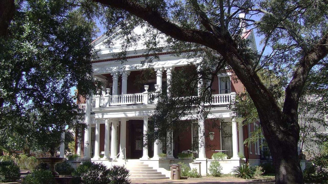 Photo of Buildings in Daphne