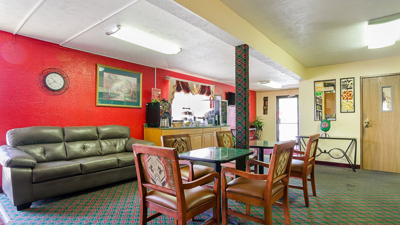 Photo of Livingroom in Lansing