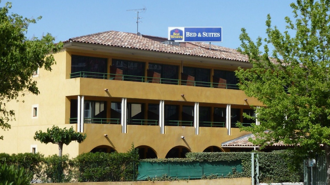 Photo of Buildings in Gemenos