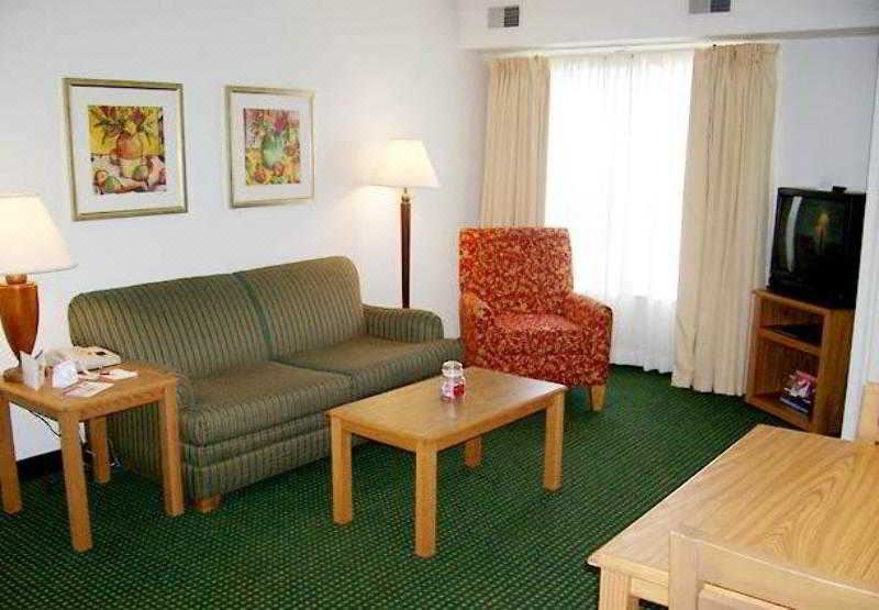 Photo of Livingroom in Canton