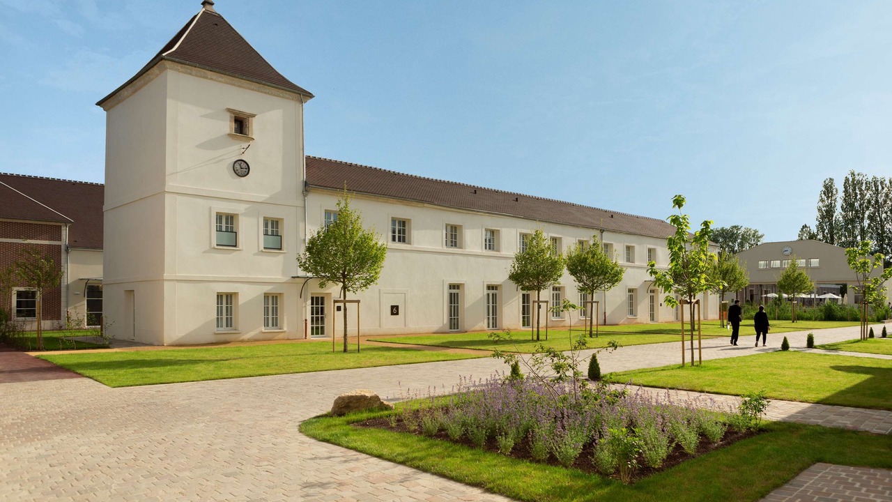 Photo of Buildings in Vineuil-Saint-Firmin