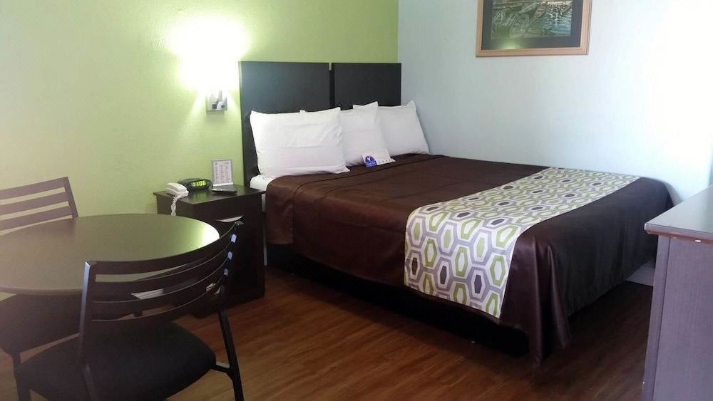 Photo of Bedroom in Groves