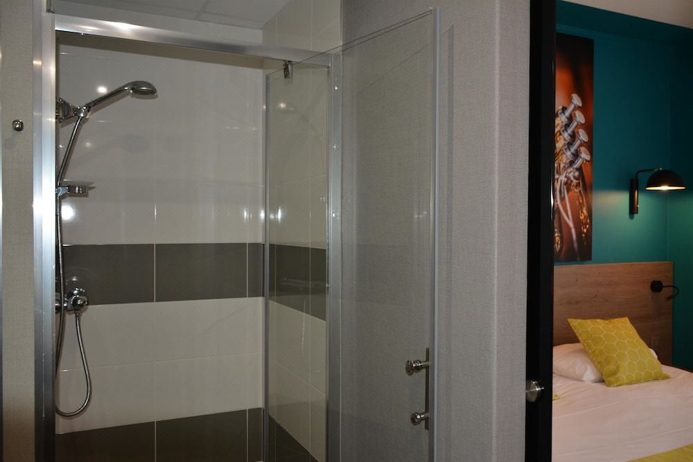 Photo of Bathroom in Saint-Herblain