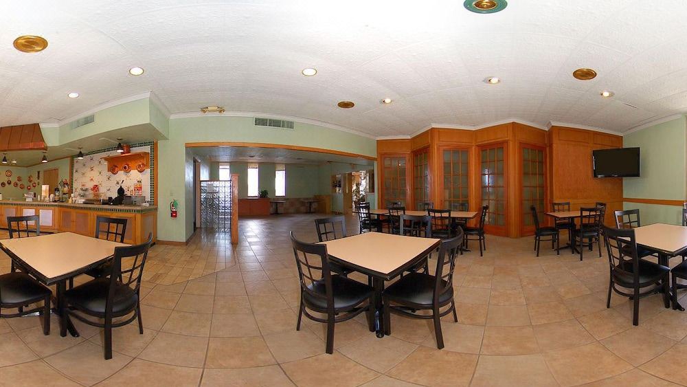 Photo of Livingroom in Ada