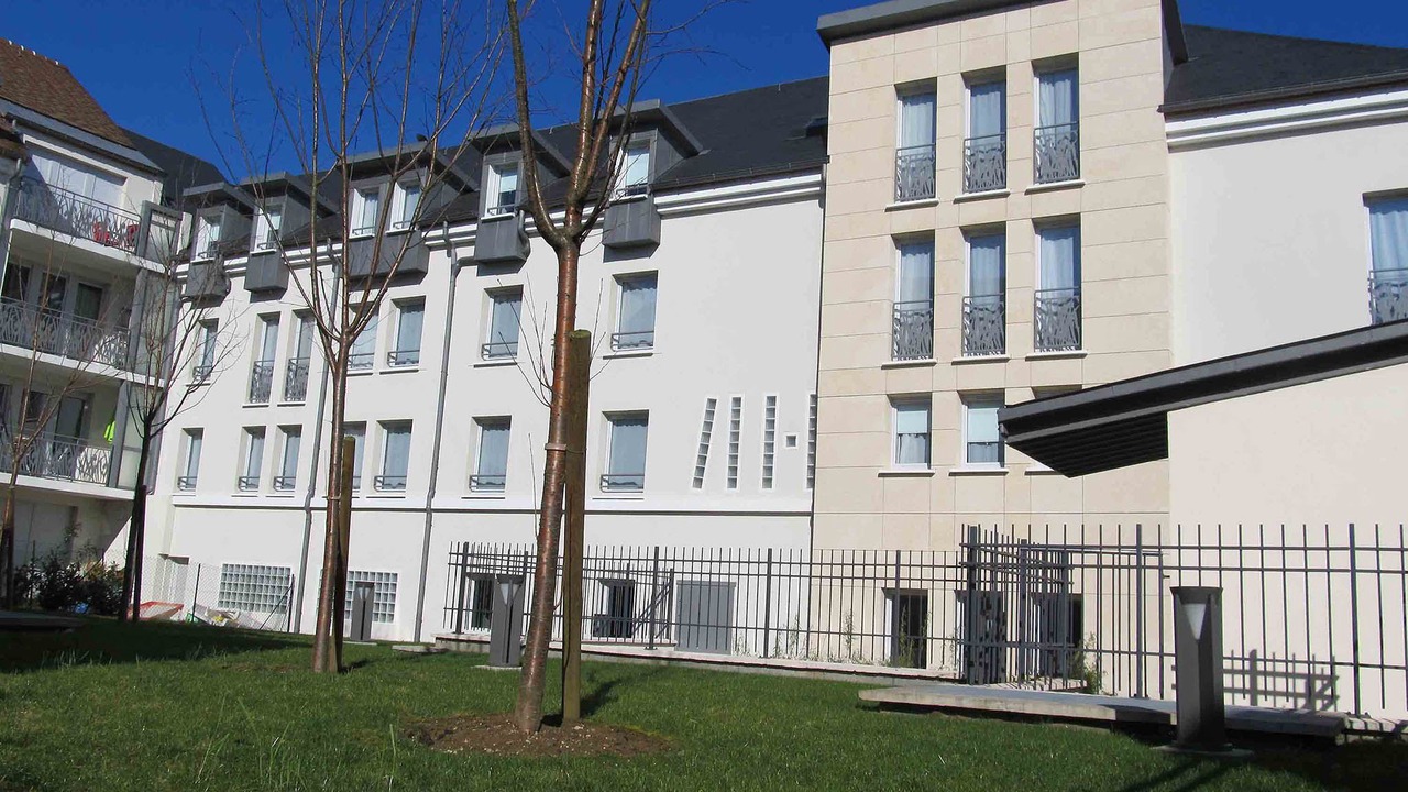 Photo of Buildings in Etampes