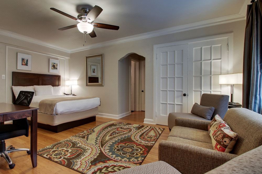 Photo of Livingroom in Yankee Hill