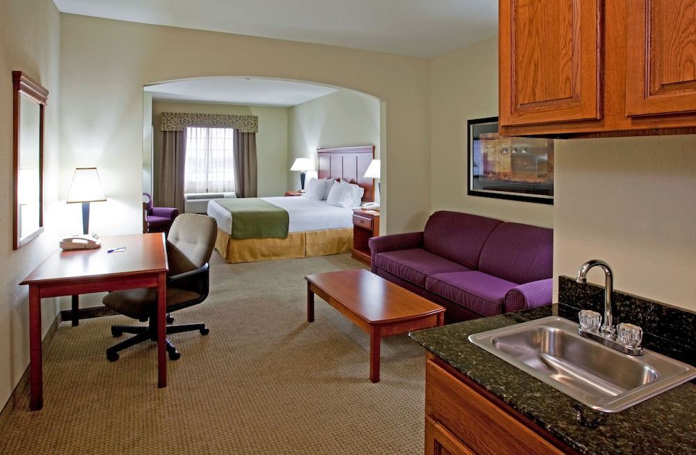 Photo of Livingroom in Ada