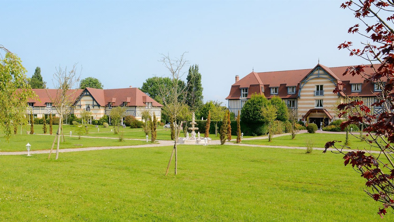 Photo of Buildings in Cricqueboeuf
