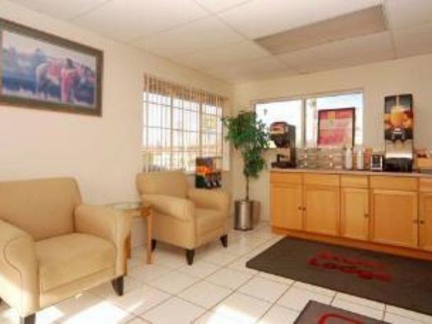 Photo of Livingroom in Barstow