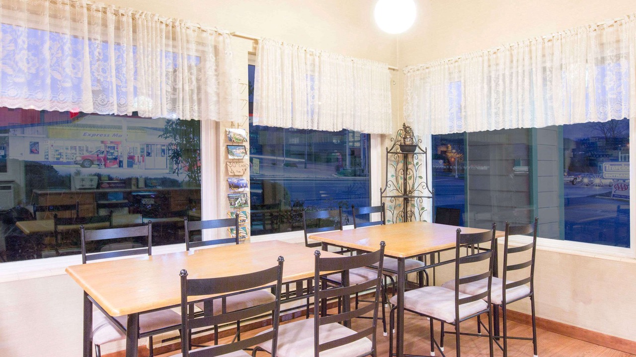 Photo of Livingroom in Roseburg