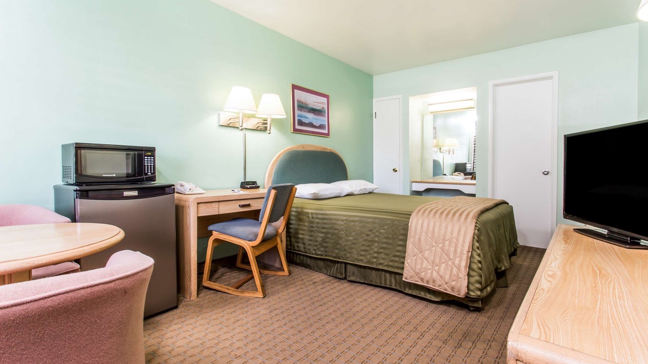 Photo of Livingroom in Central Berkeley