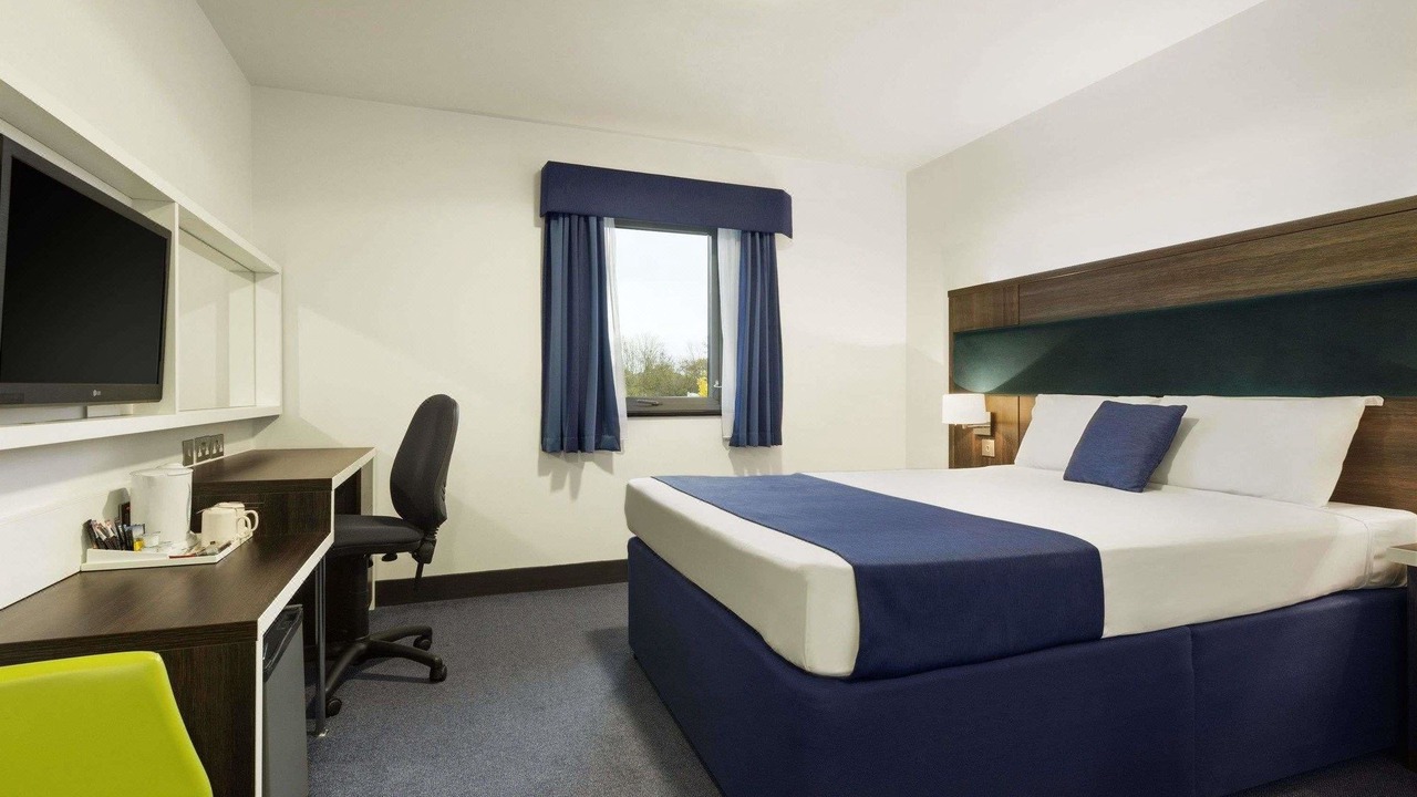 Photo of Bedroom in Cobham