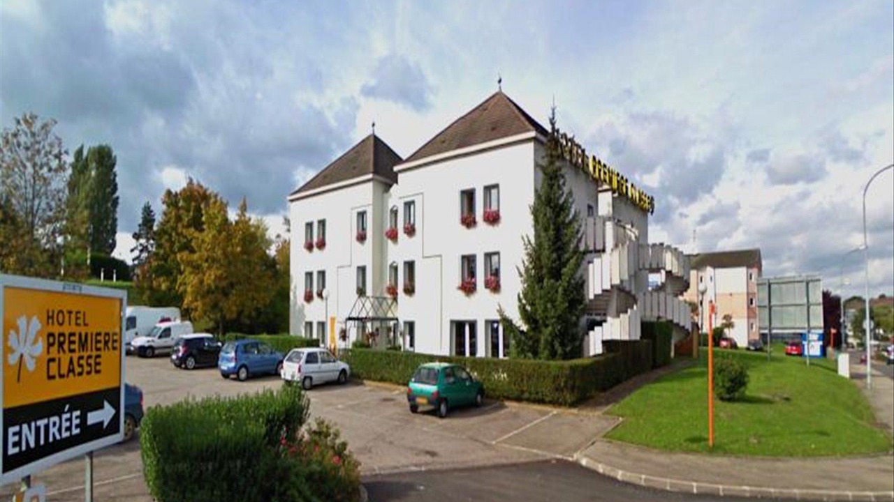 Photo of Buildings in Ludres