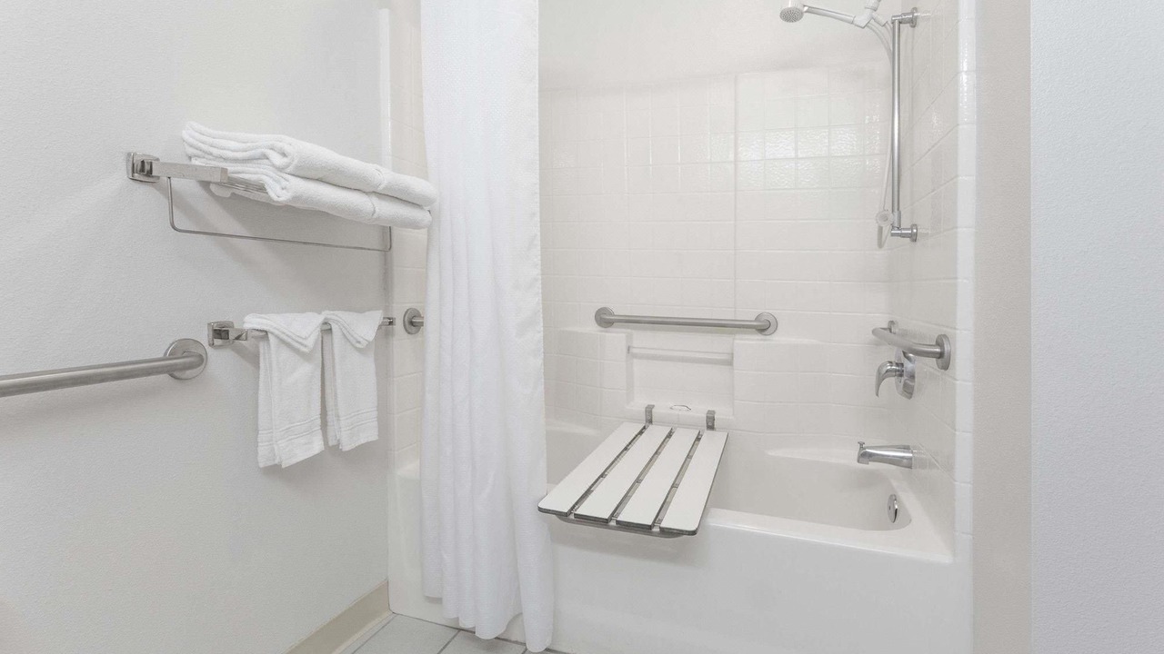 Photo of Bathroom in Ceres