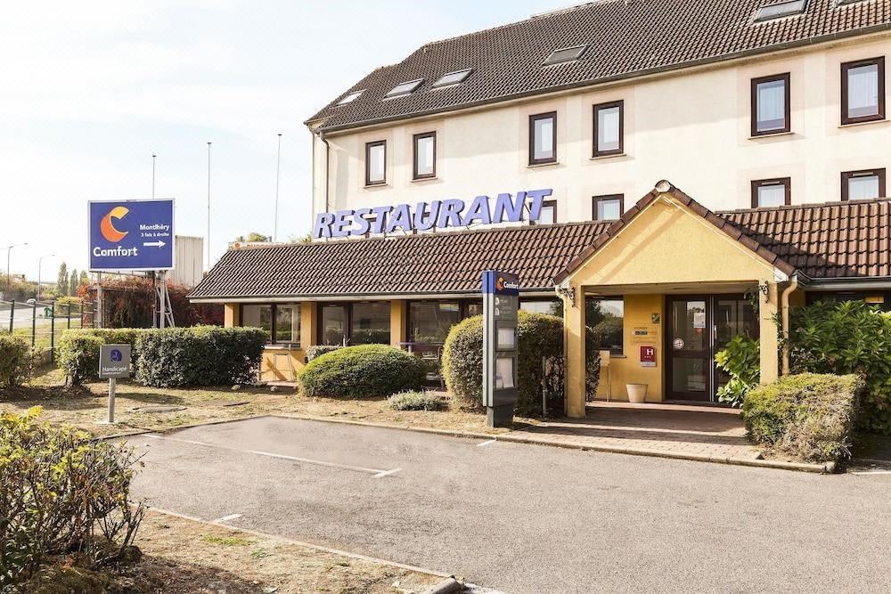 Photo of Buildings in Linas