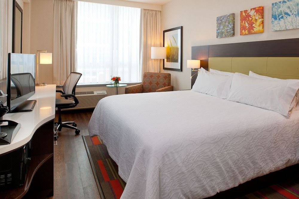 Photo of Bedroom in Downtown Pittsburgh