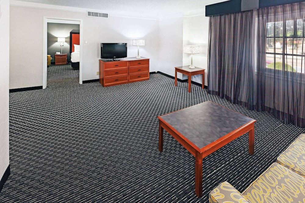 Photo of Livingroom in Knox - Henderson