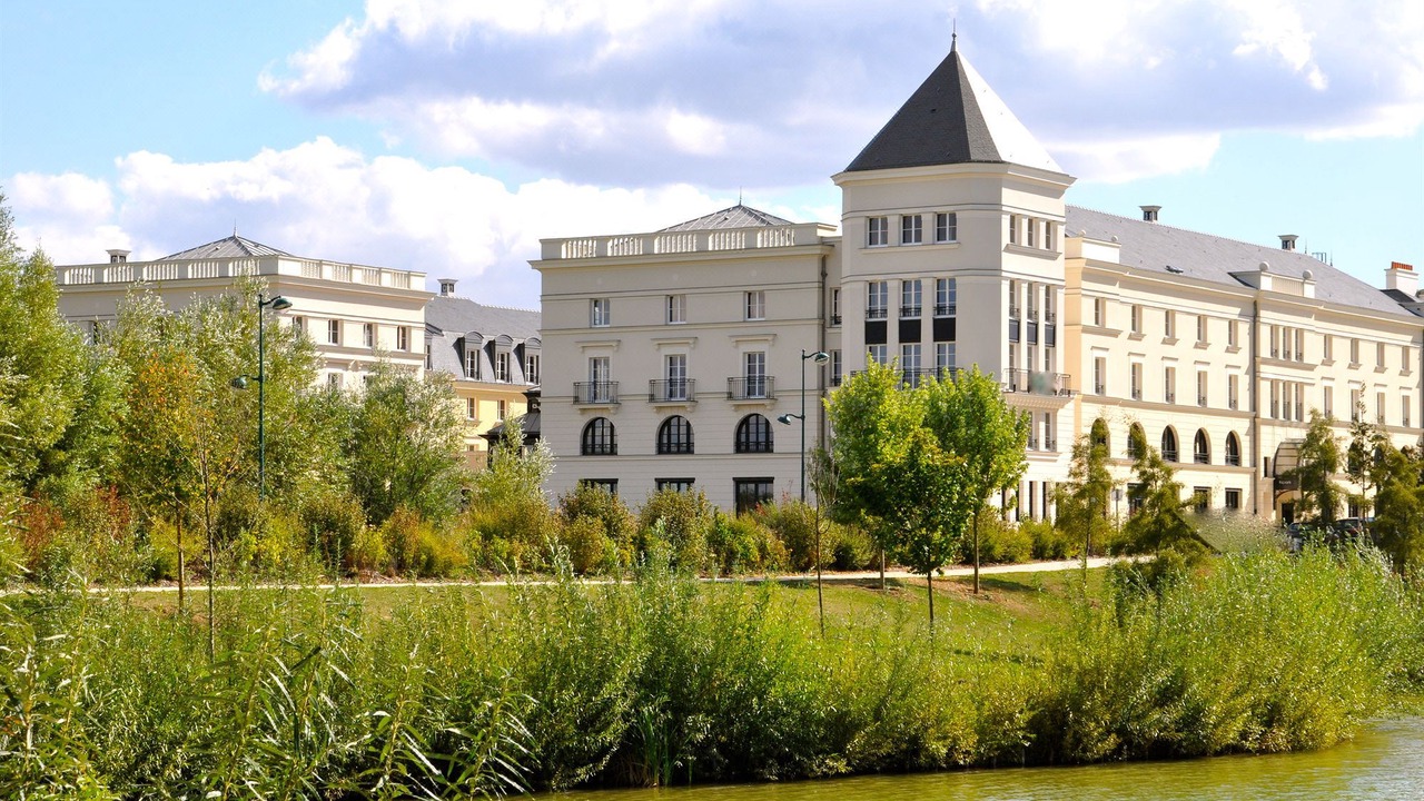 Photo of Buildings in Serris