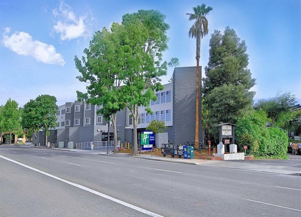 Photo of Buildings in Mountain View