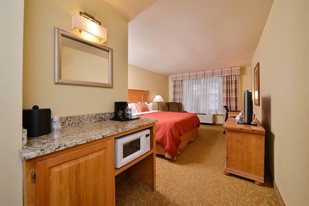 Photo of Livingroom in Proctor