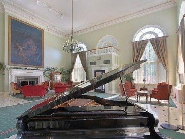 Photo of Livingroom in Glens Falls