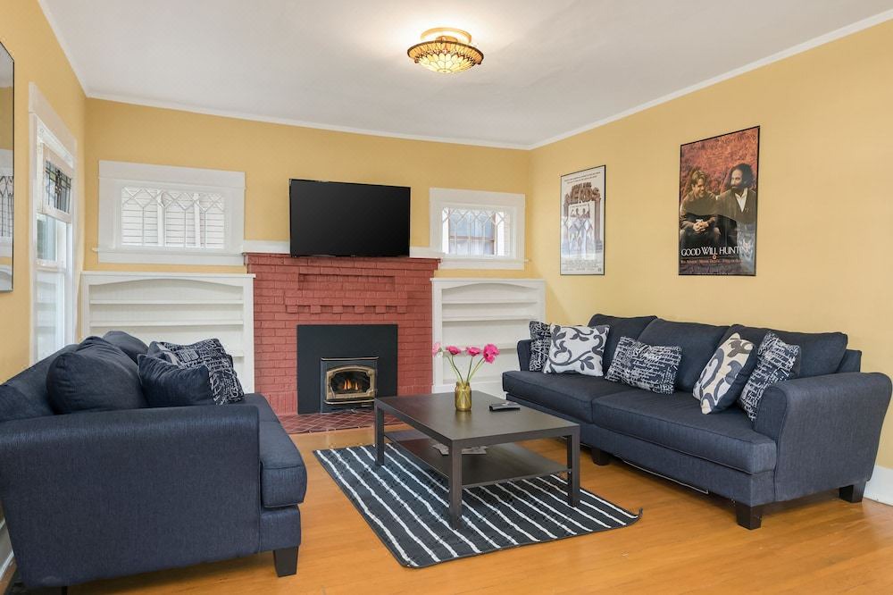 Photo of Livingroom in Madrona