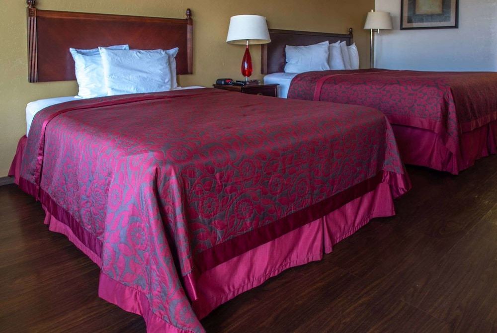 Photo of Bedroom in Clinton