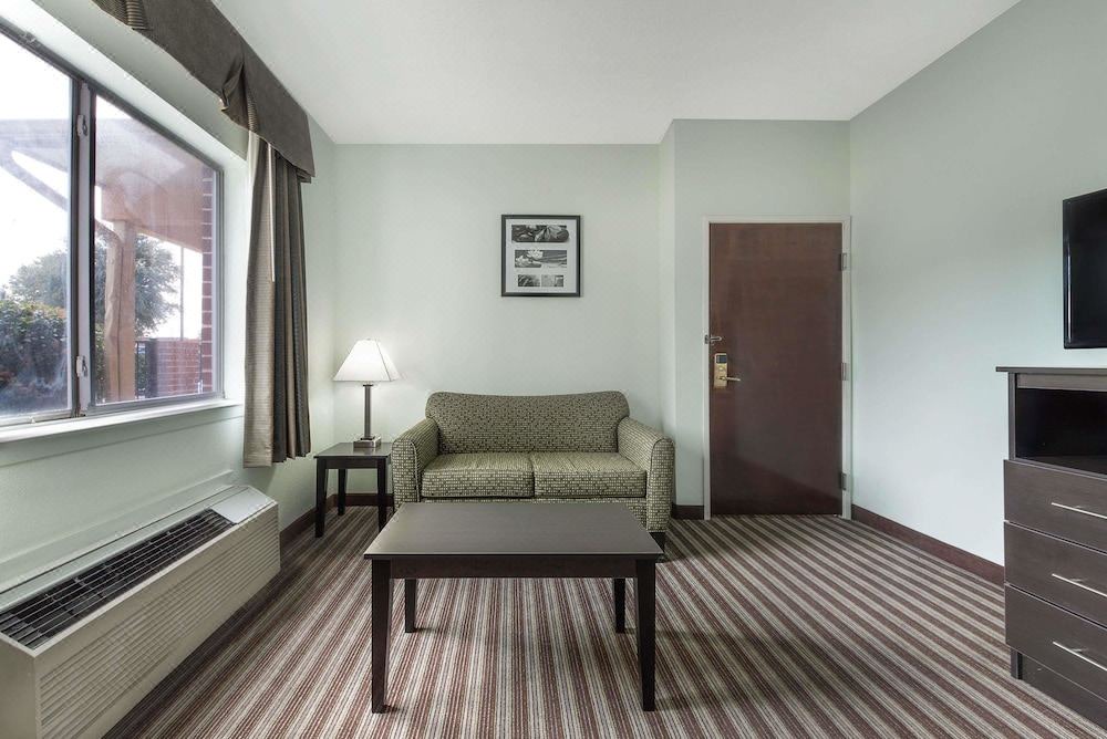 Photo of Livingroom in Northwest Dallas