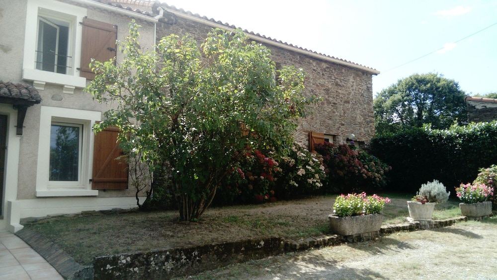 Photo of Buildings in Le Cellier
