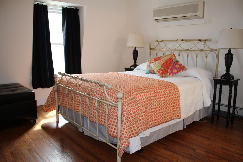 Photo of Bedroom in Wall