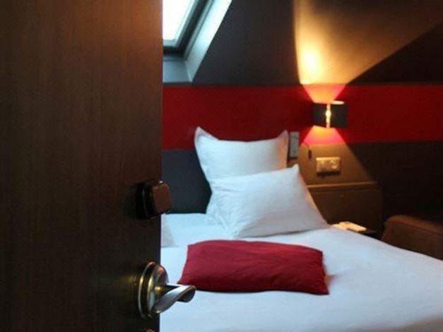 Photo of Bedroom in Buc