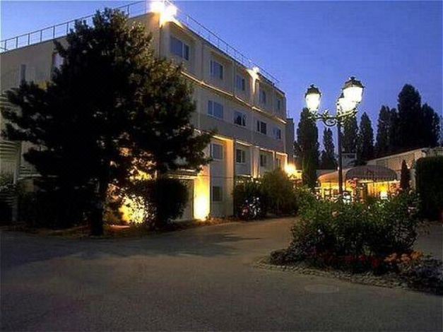 Photo of Buildings in Les Ulis