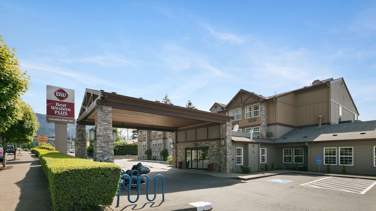 Photo of Buildings in Cascade Locks