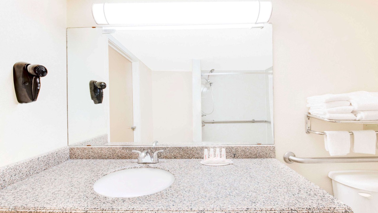 Photo of Bathroom in Bonanza