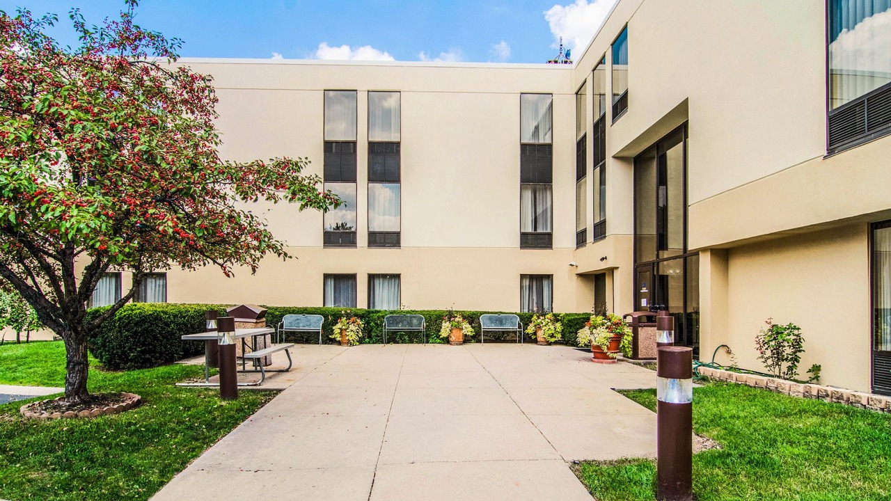 Photo of Buildings in Des Plaines