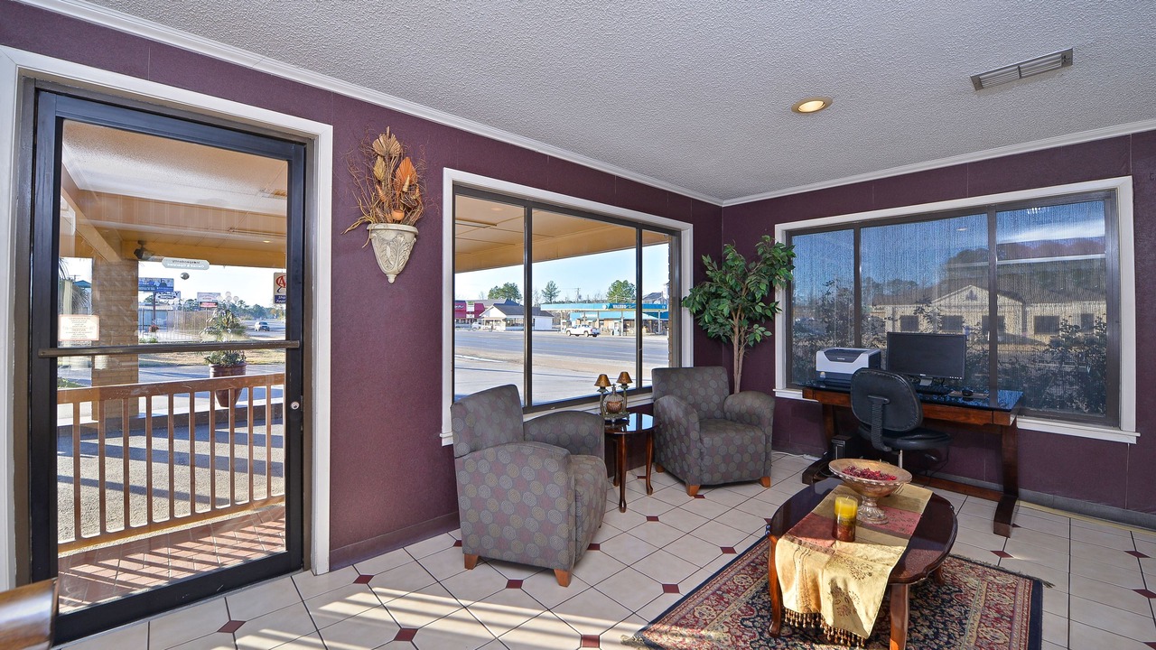 Photo of Livingroom in Center