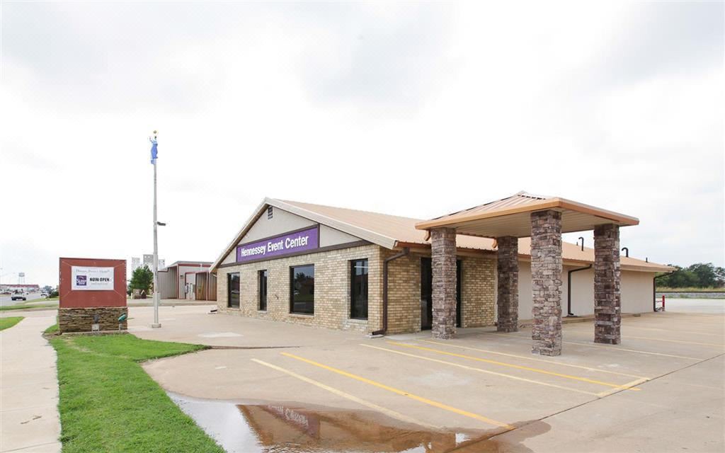 Photo of Buildings in Hennessey