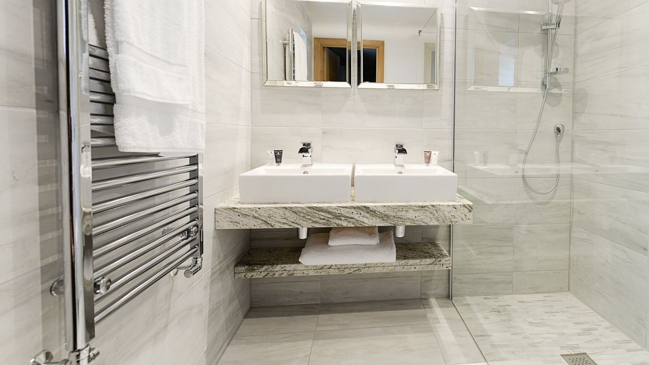 Photo of Bathroom in Fence