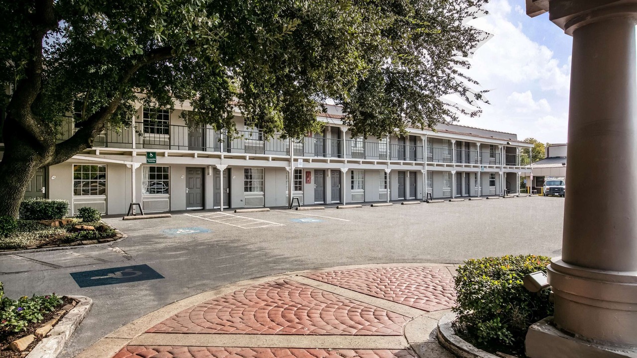 Photo of Buildings in Knox - Henderson